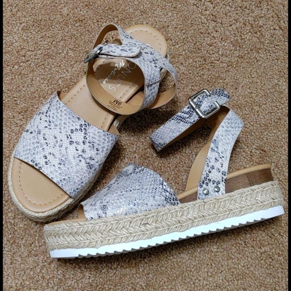 Coconuts by Matisse Espadrilles Size 9
